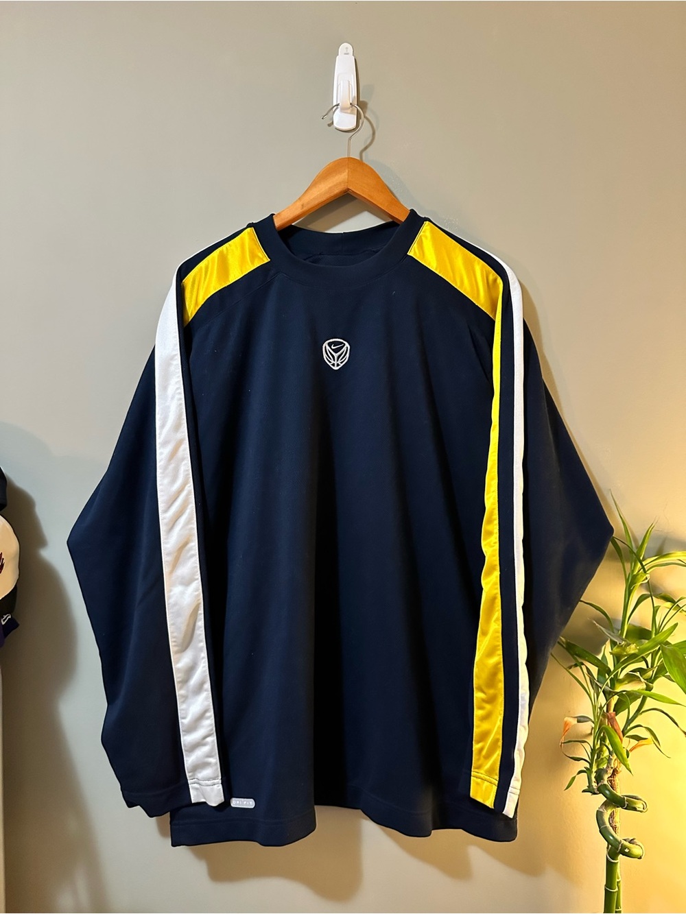 Vintage Nike Men’s Navy Crewneck Sweatshirt with Yellow & White Stripes